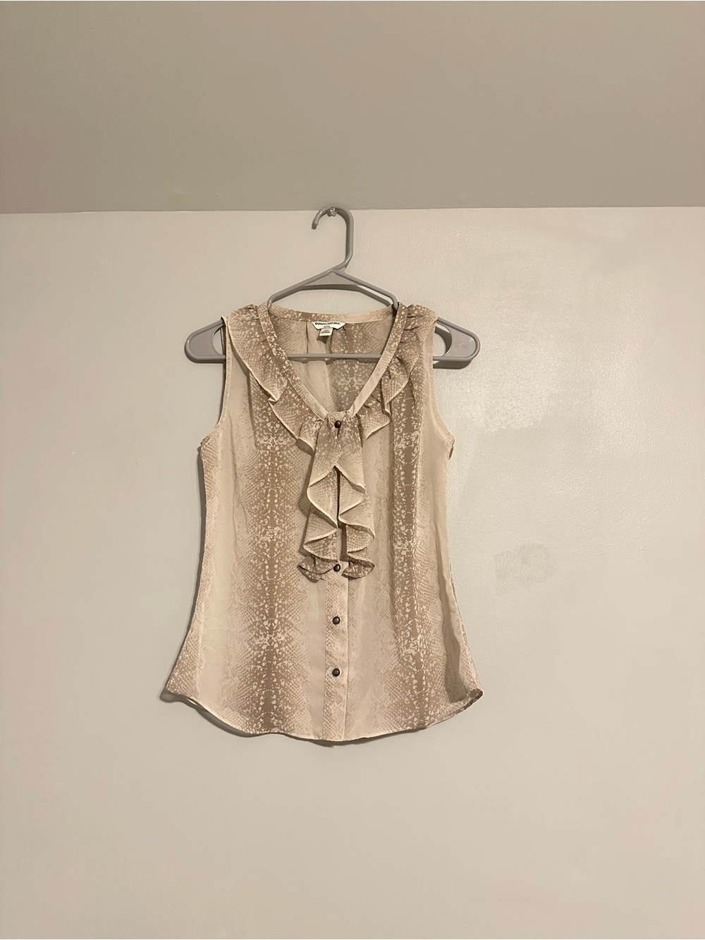 Banana Republic Petite Women’s Beige Sleeveless Ruffle Neck Blouse Size XS